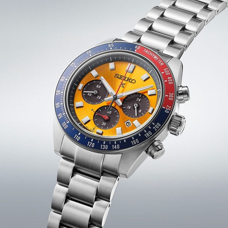 Montre Solaire Seiko Collection Prospex Speedtimer Bracelet Acier en packshot.