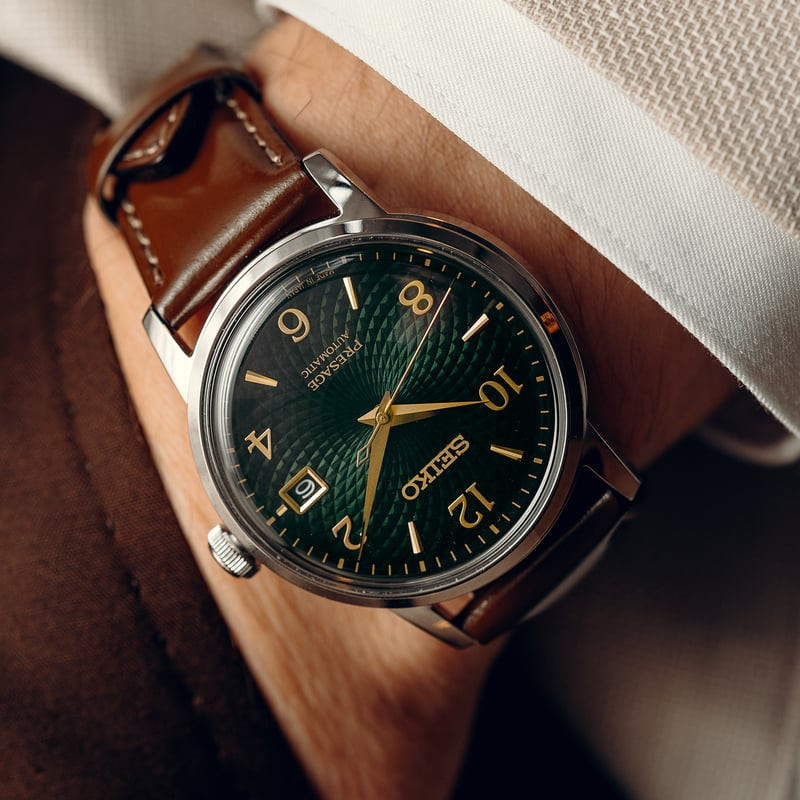 Montre Automatique SEIKO Collection Presage Cocktail Time bracelet cuir marron au poignet