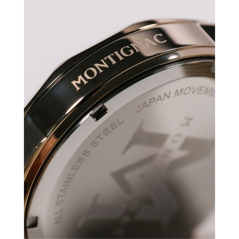 Vue en gros plan de la Montre Analogique MONTIGNAC Collection Origine bracelet acier doré