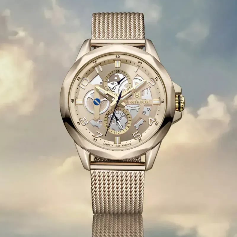 Montre Analogique MONTIGNAC Collection Origine bracelet acier doré dans une ambiance élégante