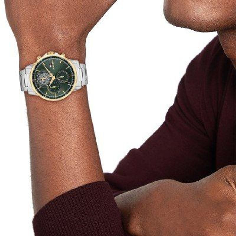 Montre Analogique Tommy Hilfiger Collection Stewart bracelet Acier Argent portée au poignet.