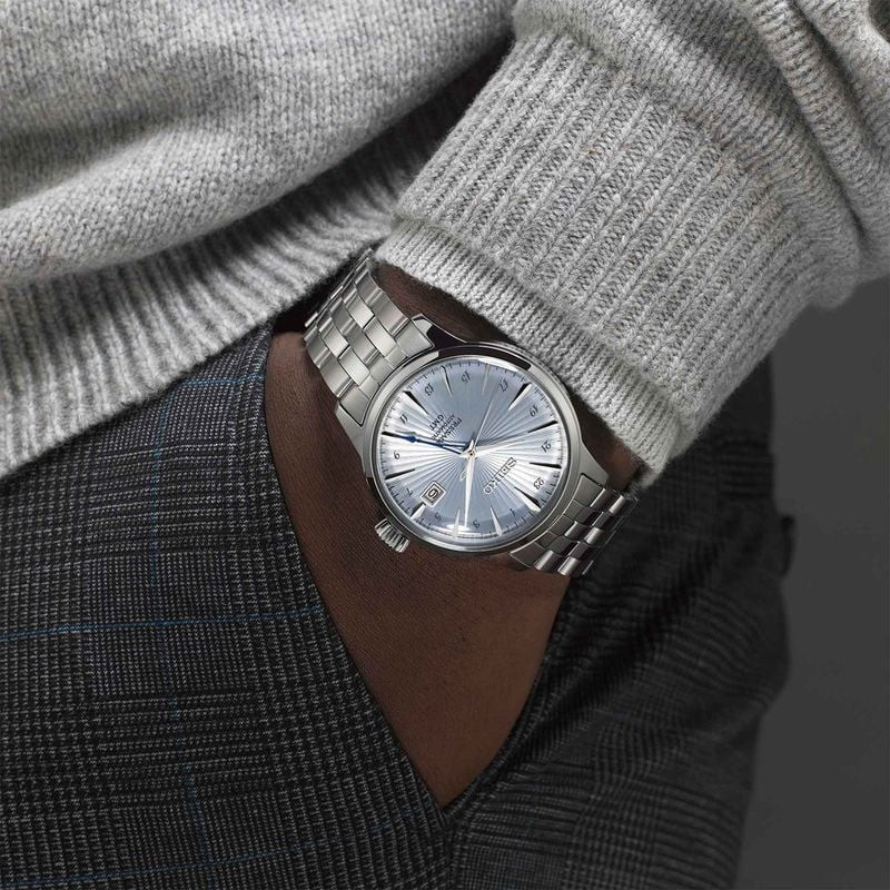 Montre Automatique SEIKO Collection Presage Cocktail Time GMT bracelet acier, portée au poignet, cad