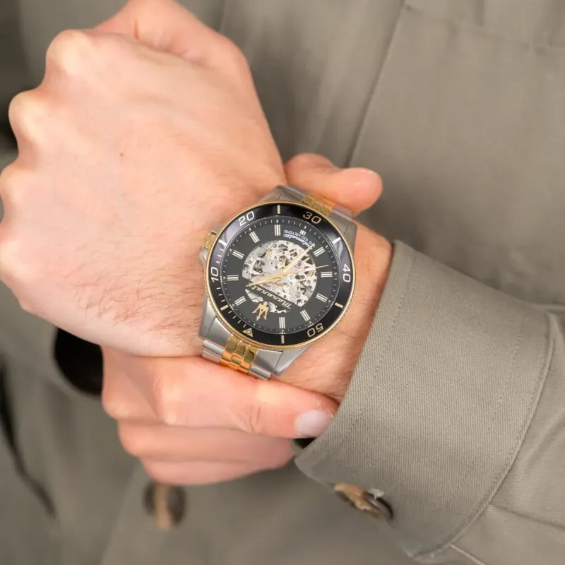 Montre automatique Maserati collection Sfida bracelet acier or et argent portée au poignet