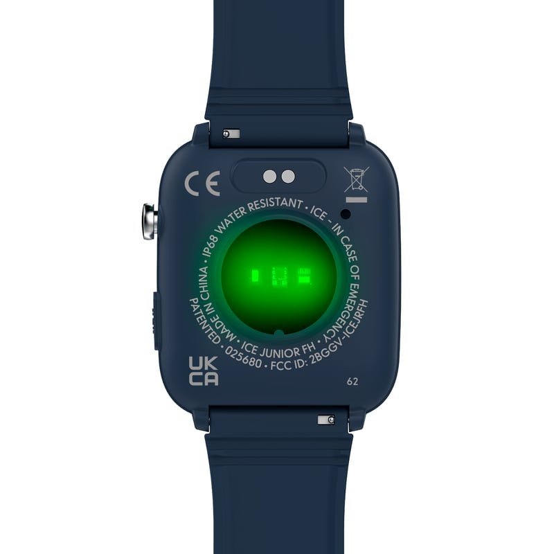 Détail en gros plan de la texture du bracelet et du fermoir sécurisé de la montre ICE-Watch Smart Ju