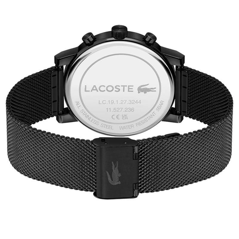 Gros plan sur le cadran de la montre Lacoste Replay 2011485 avec sous-cadrans jour/date et logo croc