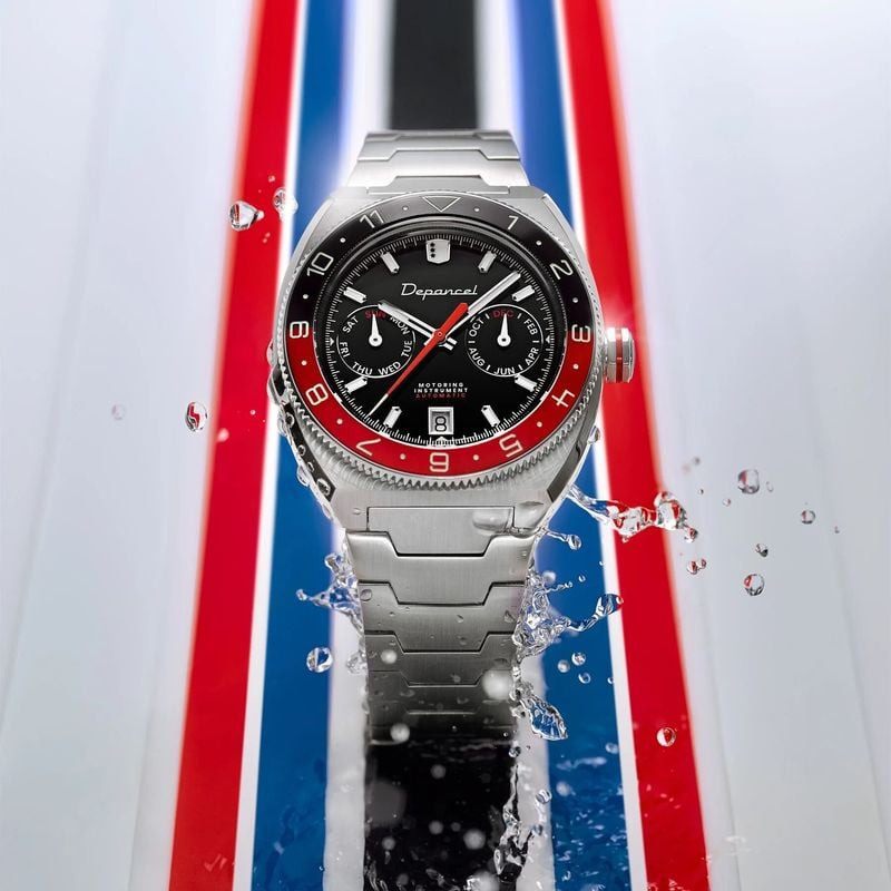 Montre automatique Depancel Allure D[R]IVER Red éclaboussée d'eau sur fond de rayures rouge, blanc e