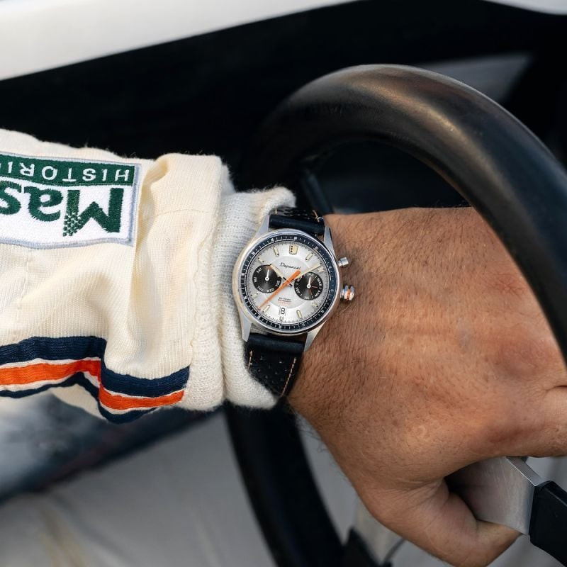 Montre Automatique DEPANCEL MONTRES Collection Allure Autosport bracelet cuir noir portée au poignet