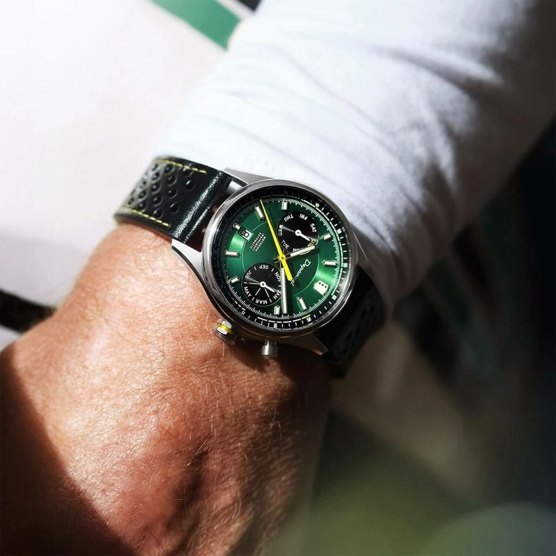 Montre Automatique DEPANCEL MONTRES Collection Allure Autosport bracelet Cuir portée lors d’un shoot