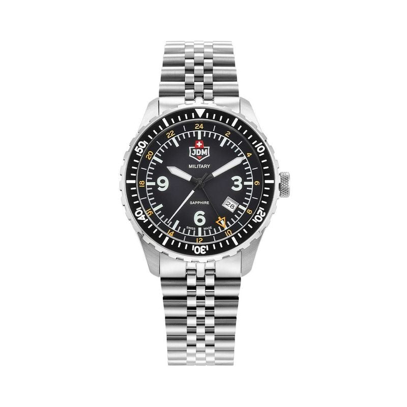 Vue de face de la montre homme JDM Military Wingman à cadran noir, bracelet en acier argenté et lune