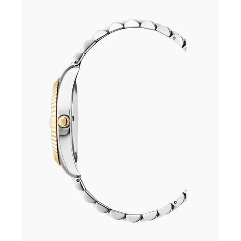 Vue de profil de la montre Jacques Du Manoir Inspiration avec lunette cannelée dorée et boîtier en a