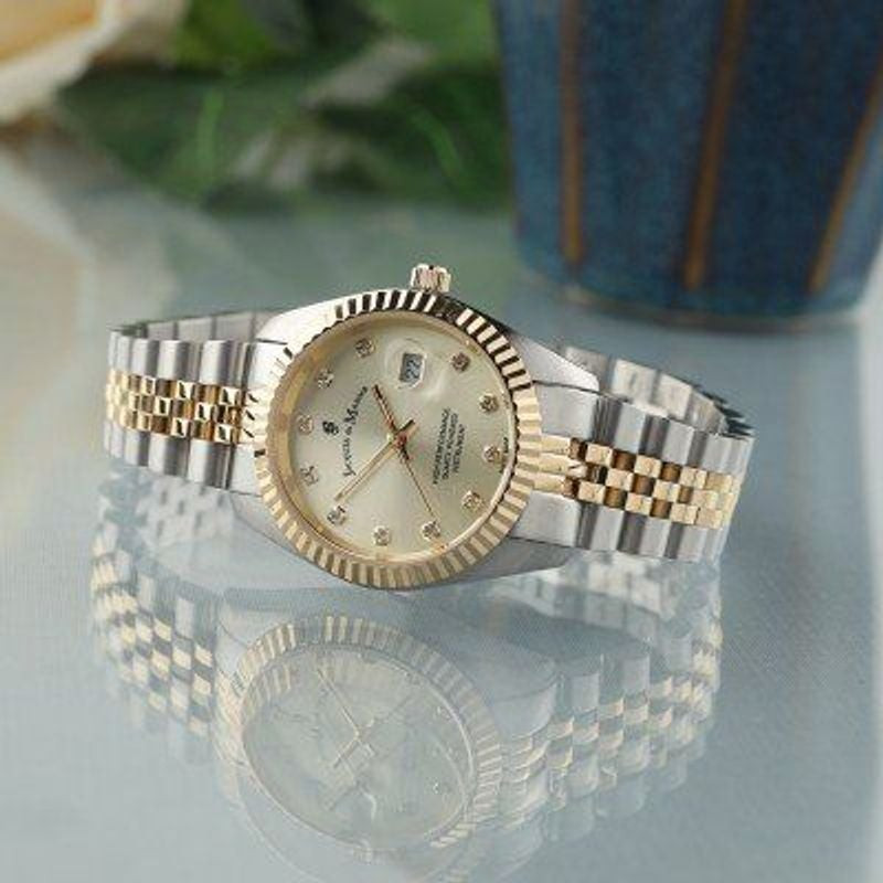 Montre Analogique JACQUES DU MANOIR Collection Inspiration bracelet acier bicolore élégamment portée