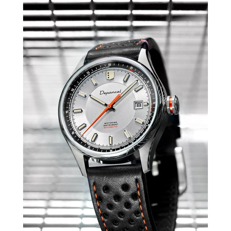 Montre automatique Depancel Autosport Date Silver, cadran argenté et aiguille des secondes orange su