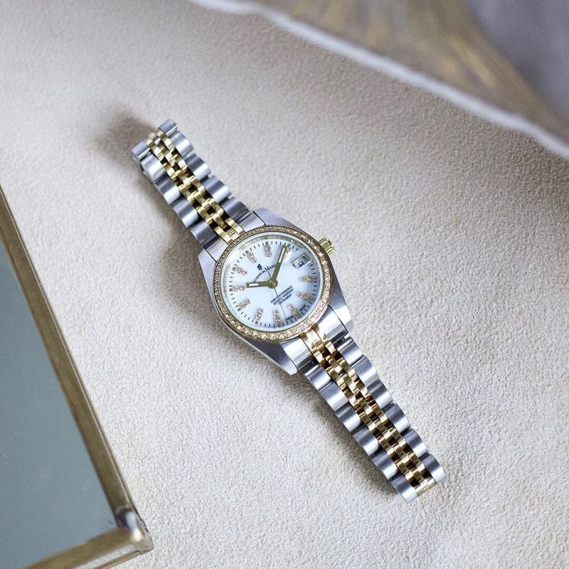 Montre Analogique JACQUES DU MANOIR Collection Inspiration bracelet Acier Bicolore en ambiance éléga