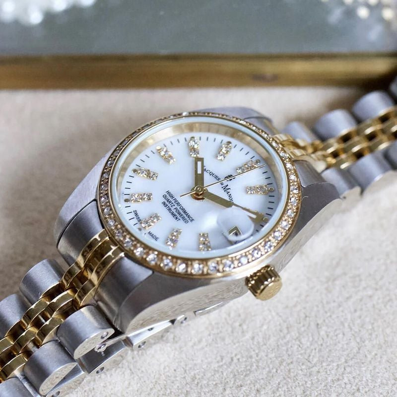 Montre Analogique JACQUES DU MANOIR Collection Inspiration bracelet Acier Bicolore, image d'ambiance