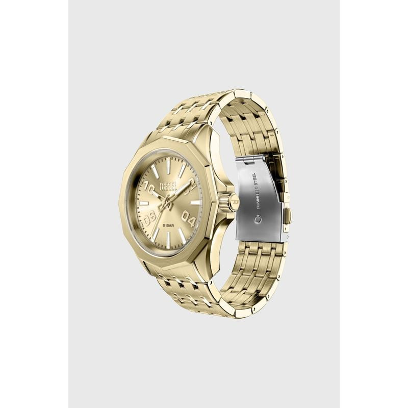 Packshot de la Montre Analogique DIESEL Collection Stinger bracelet acier doré sur fond neutre.
