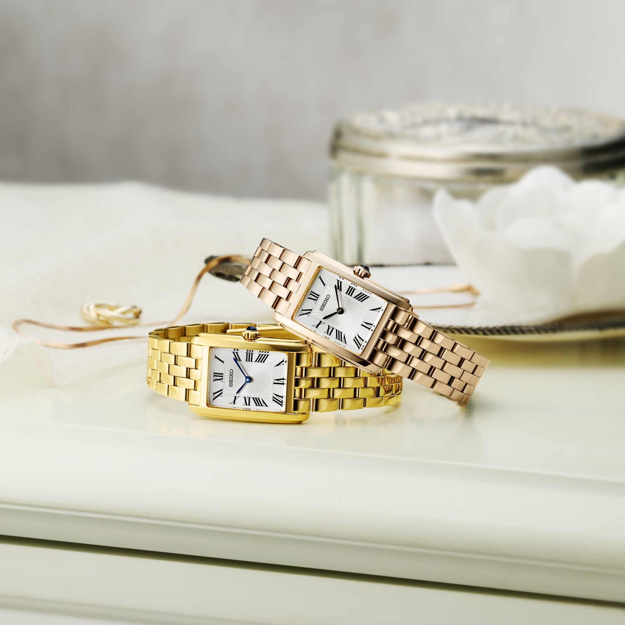 Montre Analogique SEIKO Collection Classic bracelet acier doré