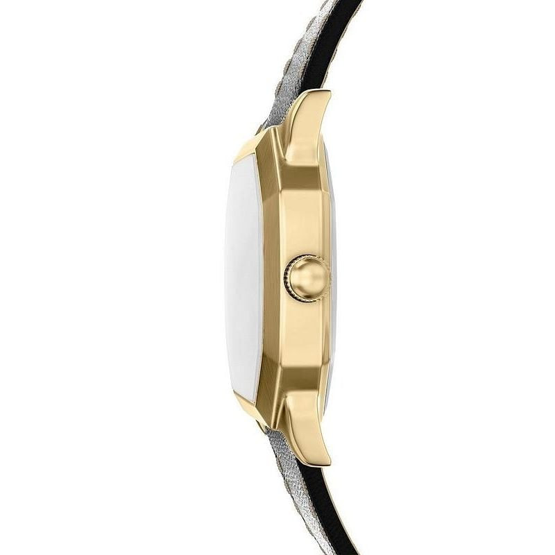 Vue de profil de la montre Fossil Harlow, boîtier octogonal doré, couronne et finesse du boîtier.