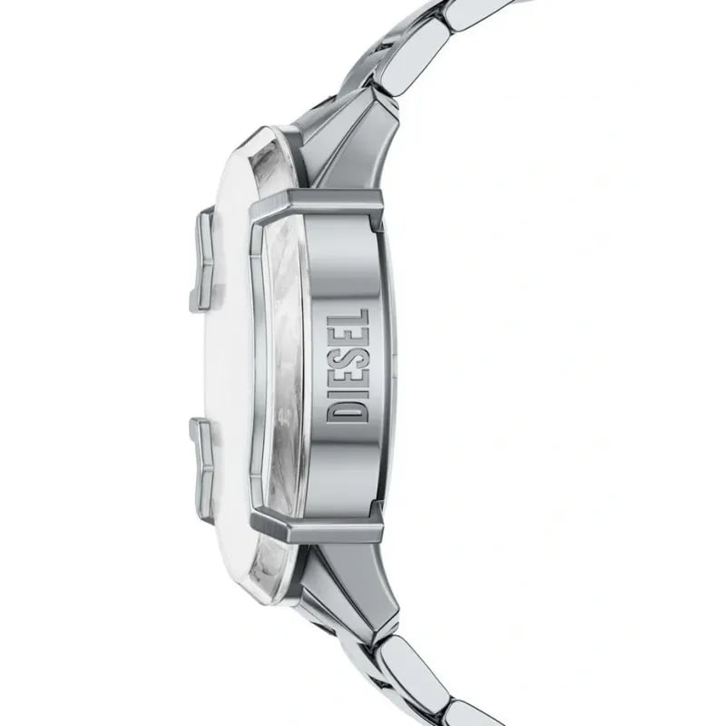 Gros plan sur la Montre Analogique DIESEL collection Griffed bracelet acier argenté