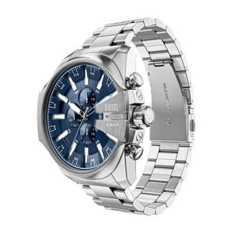 Montre Analogique DIESEL Collection Mega Chief Slim bracelet acier argenté, vue packshot sur fond bl