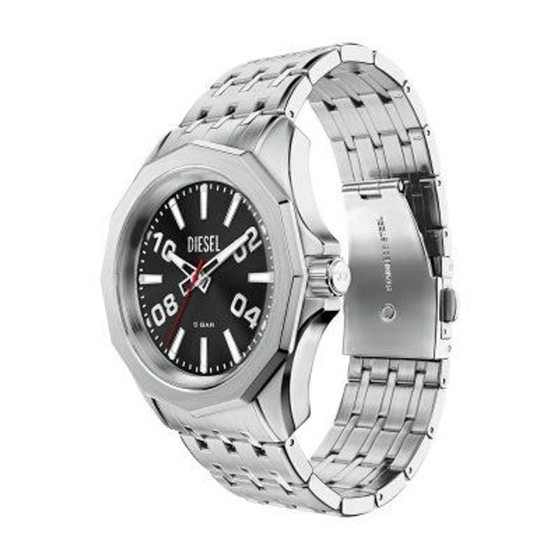 Vue inclinée de la montre Diesel Stinger DZ2245 en acier, bracelet ouvert montrant les maillons poli