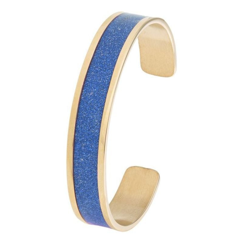 Vue de face inclinée d'un bracelet jonc ouvert doré avec incrustation de strass bleu lagon scintilla