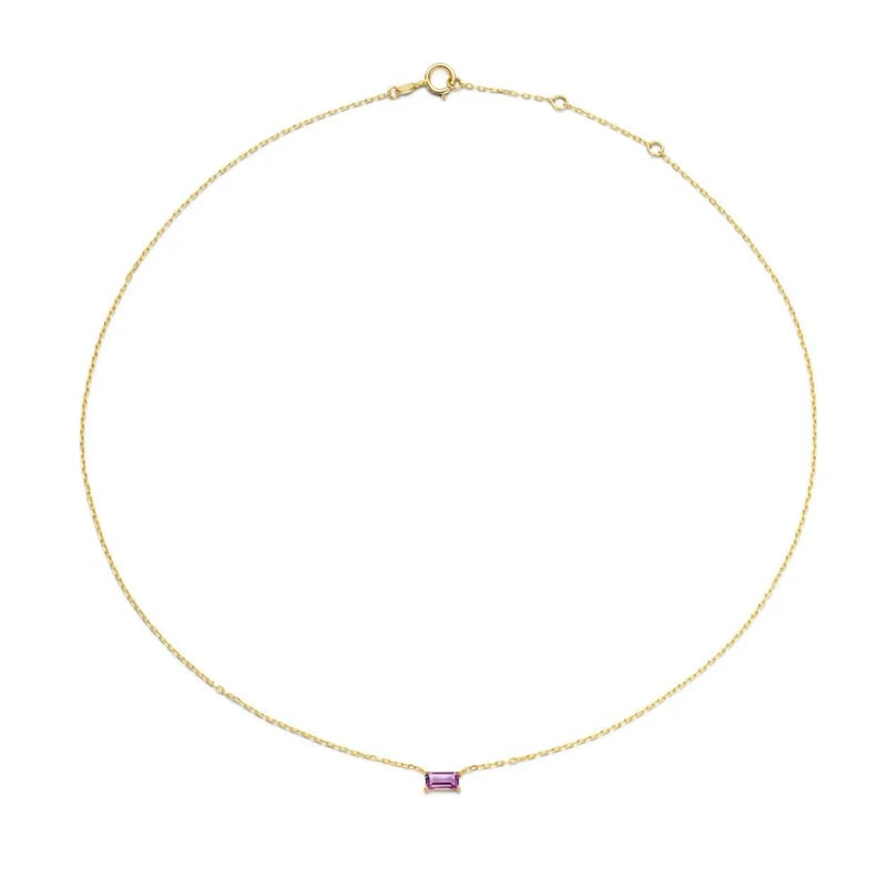 Vue complète du collier Jackie Gold Medina en or 14 carats, forme ovale, fermoir anneau à ressort et