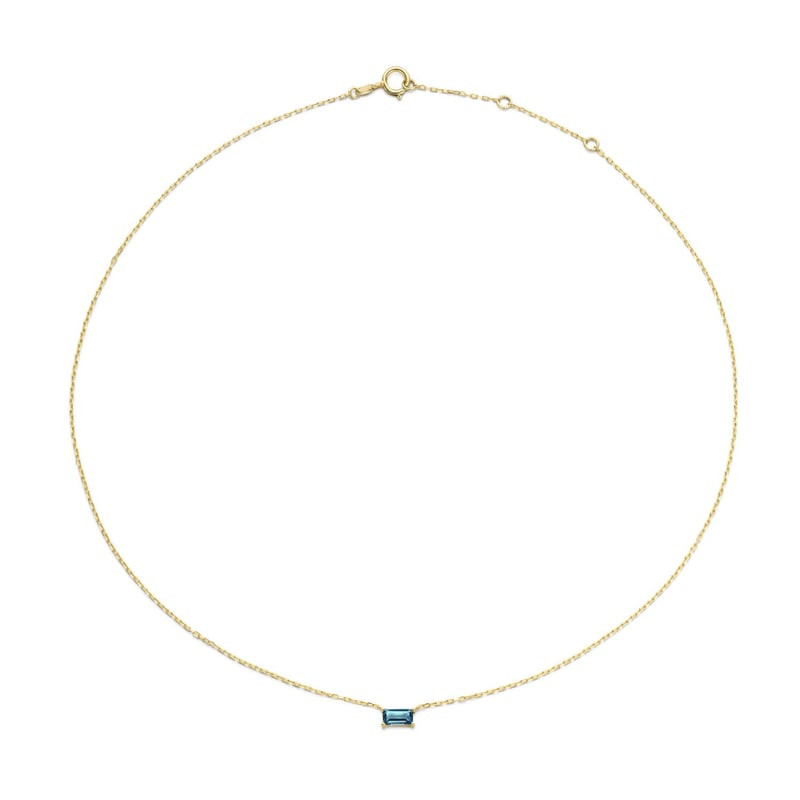 Collier Jackie Gold Medina en or jaune 14 carats posé à plat, pendentif baguette en topaze bleue et 