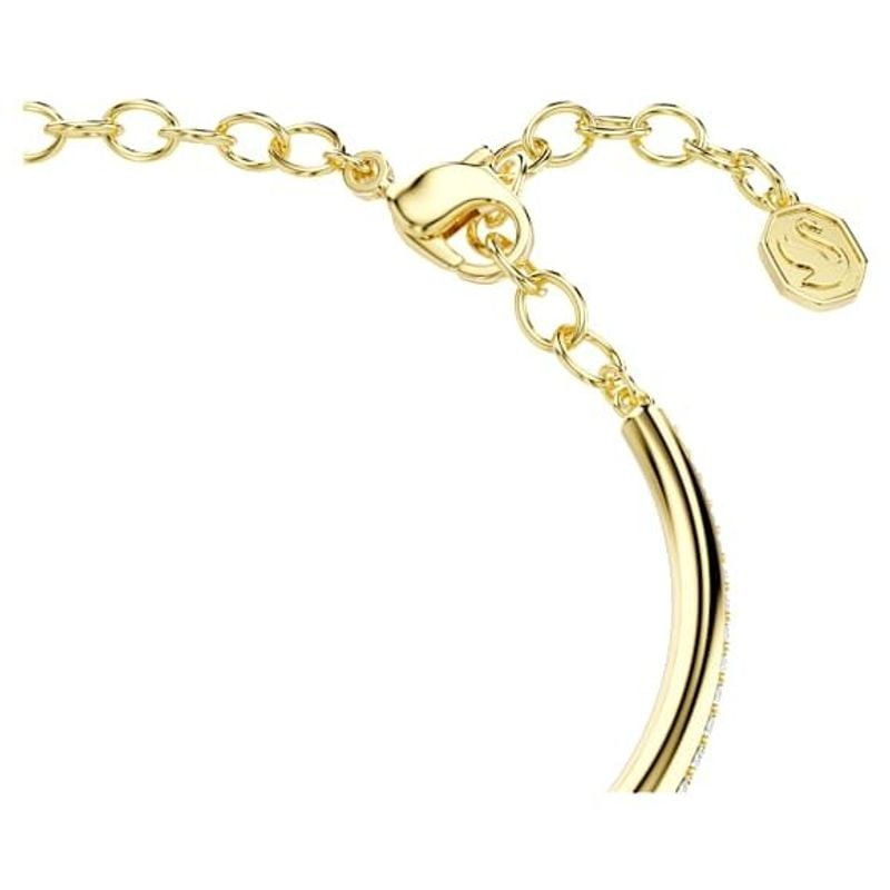 Gros plan sur le fermoir homard et la rallonge de chaîne du bracelet Swarovski Dextera avec médaille