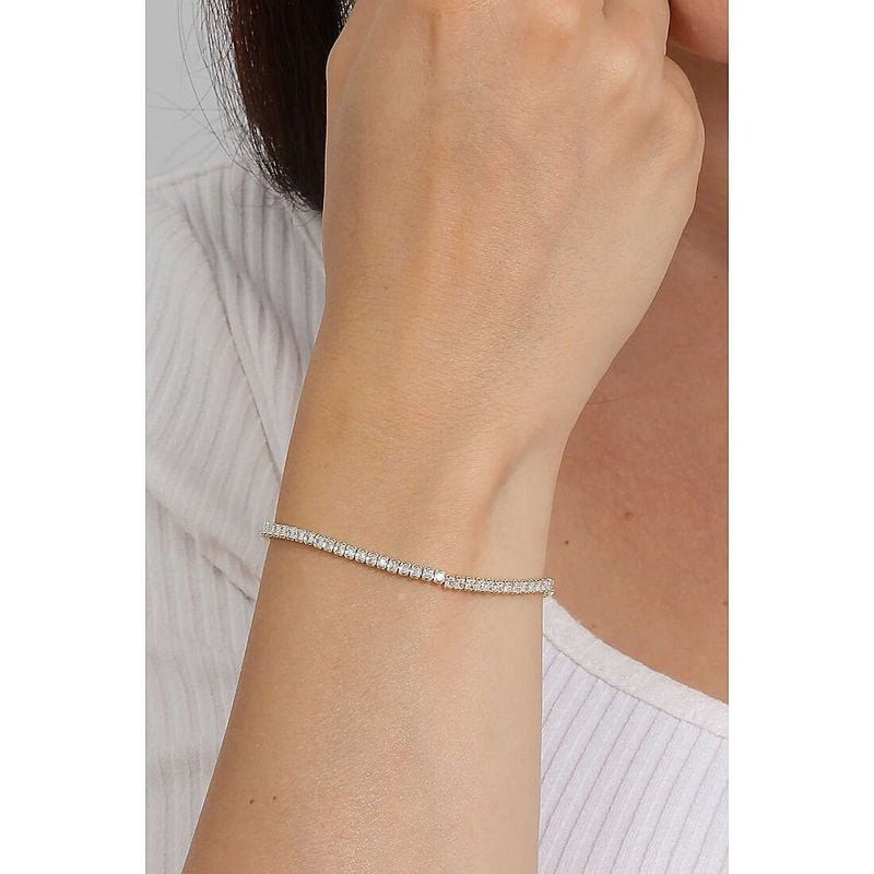 Détail du bracelet tennis FOSSIL Ellis Pavé Glitz laiton doré avec cristaux transparents et fermoir 