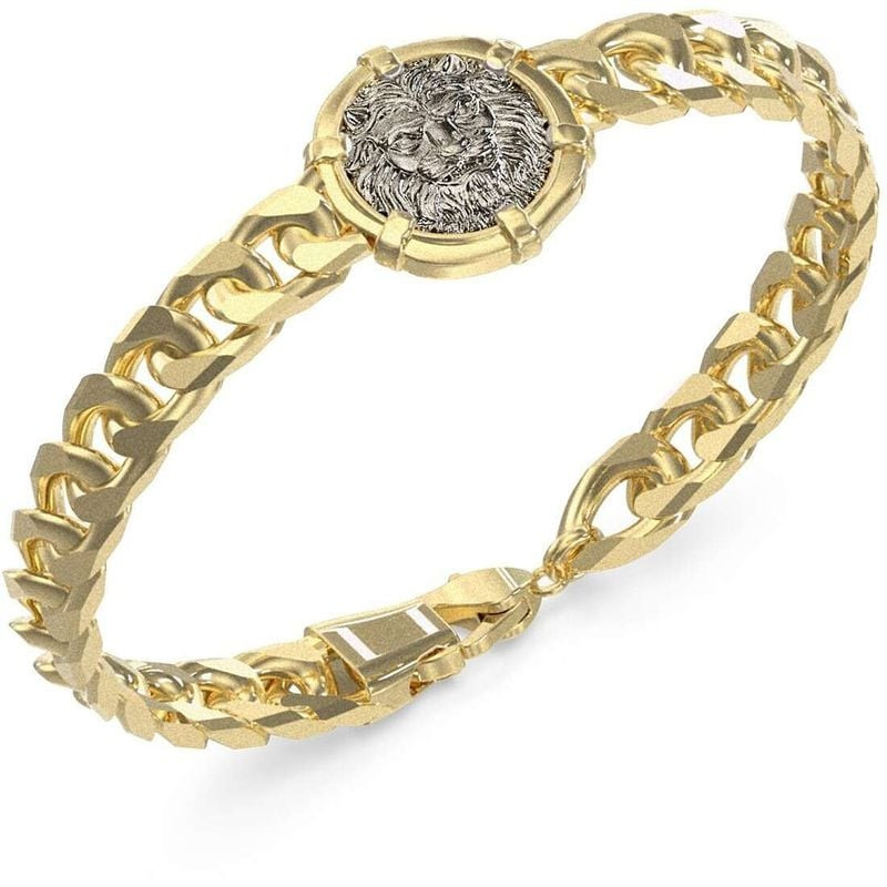 Vue inclinée du bracelet GUESS Lion Legacy doré avec médaille tête de lion argentée et chaîne gourme