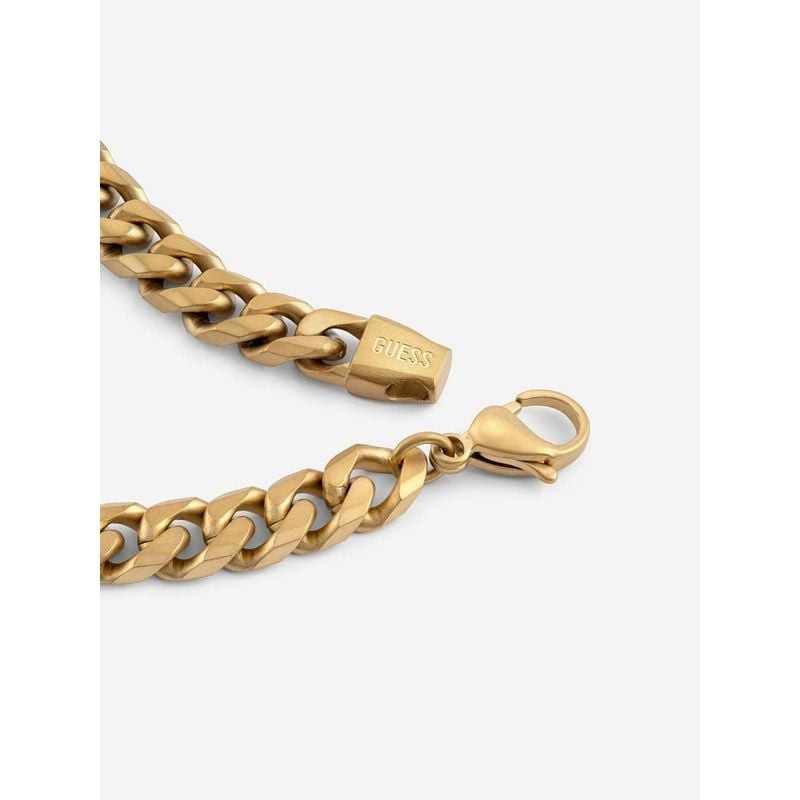 Fermoir gravé GUESS du bracelet Lion Legacy en acier doré avec fermoir mousqueton et chaîne gourmett