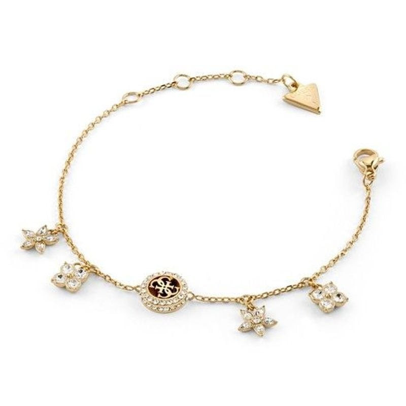 Vue inclinée du bracelet GUESS Secret Garden doré avec breloques fleurs en cristal et étiquette tria