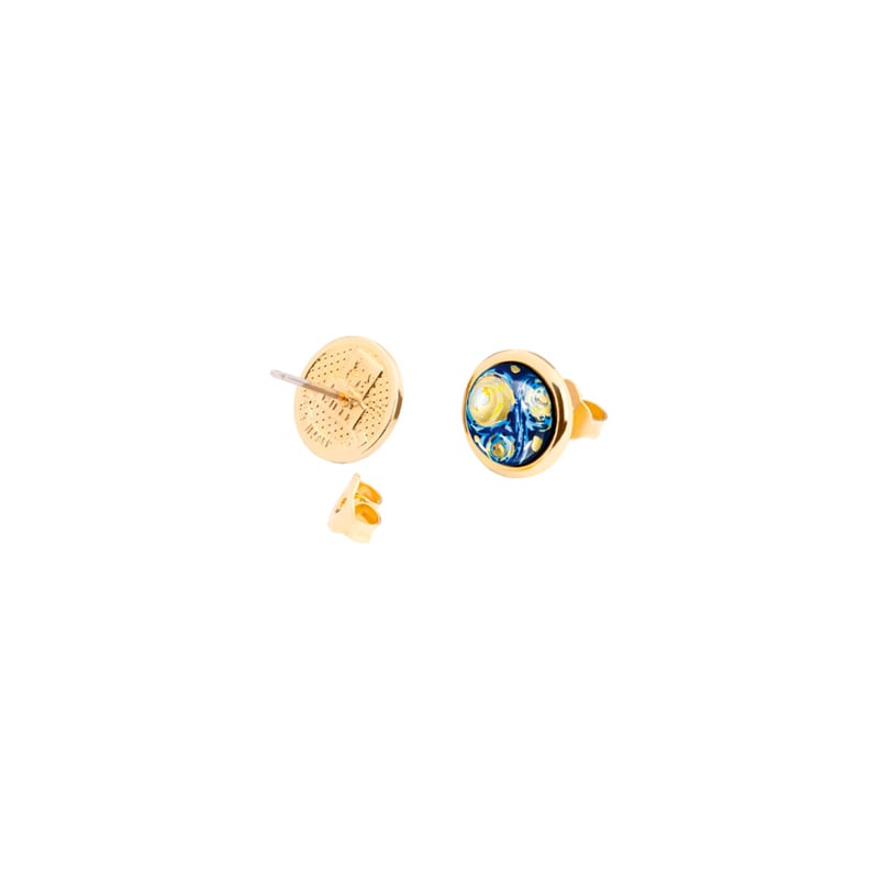 Boucles d'Oreilles Clous Frey Wille Cabochon Éternité Plaqué Or, détail du bijou avec émail à feu et