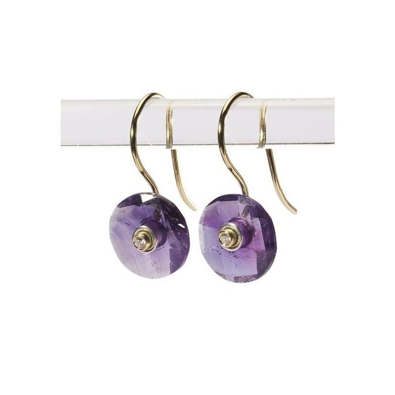 Perle de Boucle d'Oreilles Trollbeads Améthyste Violette en ambiance élégante, bijou artisanal natur