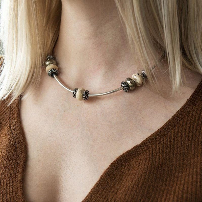 Image lifestyle : Perle Trollbeads Feldspath Quartz Pierre Naturelle portée sur un bracelet