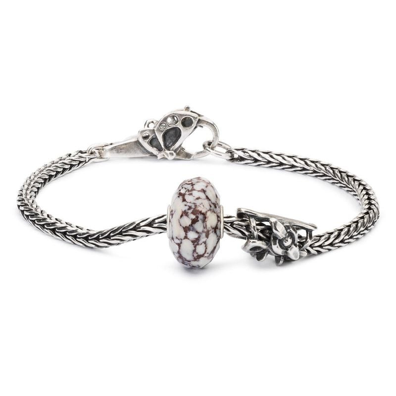 Perle de Bracelet Trollbeads Aile d'Ange Alunite, pierre naturelle apaisante posée dans un cadre dou