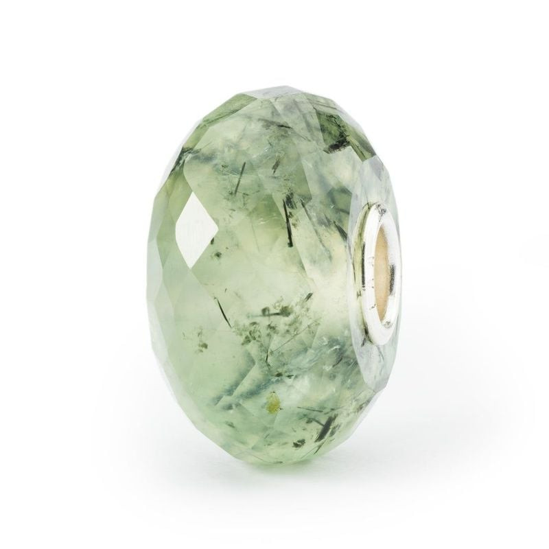 Perle Trollbeads prehnite vert clair facettée avec inclusions en aiguilles de tourmaline noire et âm