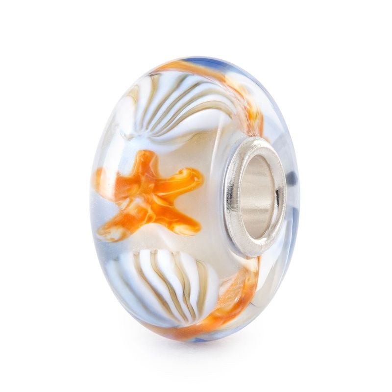 Packshot de la perle Trollbeads Compagnons de l'Océan en verre bicolore, édition limitée Été 2025