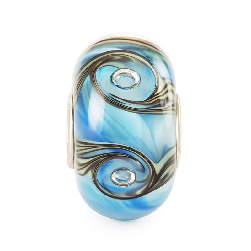 Packshot Perle Trollbeads Carpe Diem Ondes Verre Bleu, charm en verre bleu avec cœur argent sterling