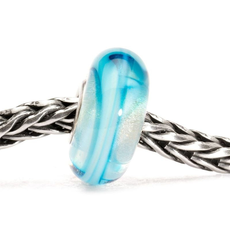 Perle en verre turquoise Trollbeads Ruban enfilée sur une chaîne de bracelet Trollbeads en argent tr