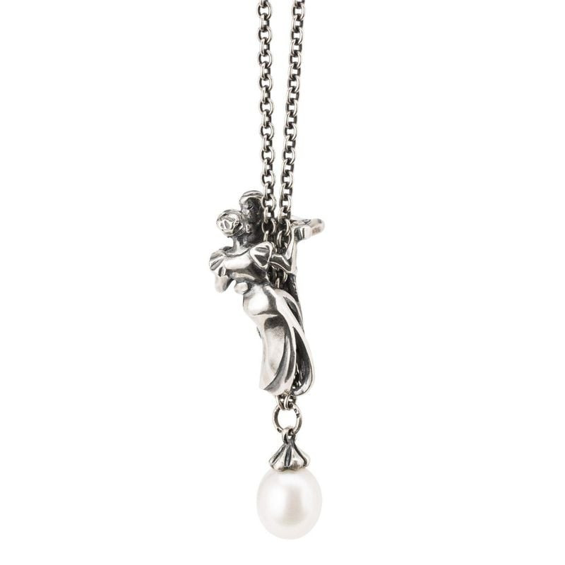 Pendentif TROLLBEADS PREMIERE DANSE suspendu à une chaîne argentée avec une perle en forme de goutte