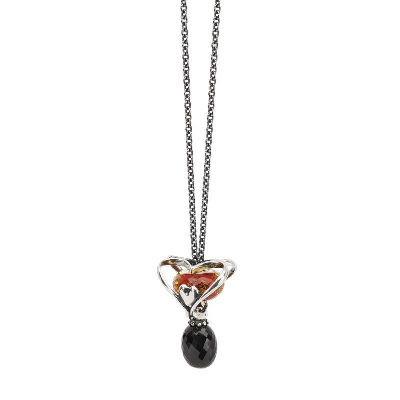 Pendentif Trollbeads Cœur à Cœur Argenté sur collier Fantasy avec une perle d'ambre et une goutte d'