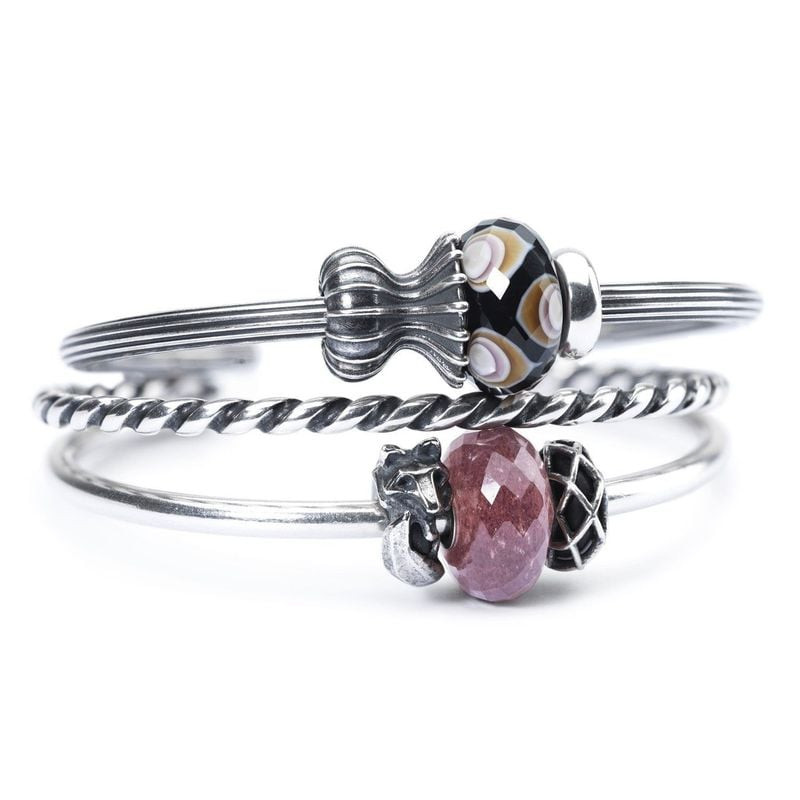 Packshot du Charm Trollbeads Fraise Pierre Rose en quartz rose et argent, pièce artisanale de la col