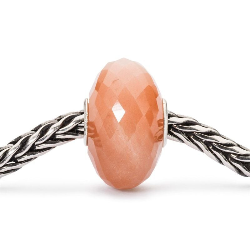 Packshot Perle Charm Trollbeads Feldspar Moonstone Pierre de Lune, pierre naturelle aux reflets saum