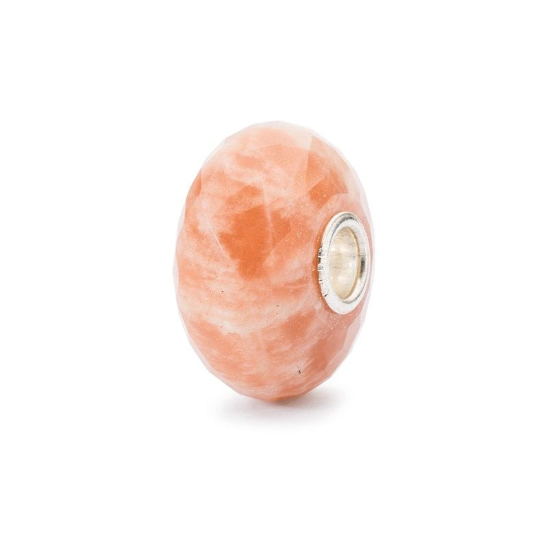 Packshot de la Perle Charm Trollbeads Feldspar Moonstone Pierre de Lune, pierre naturelle saumon