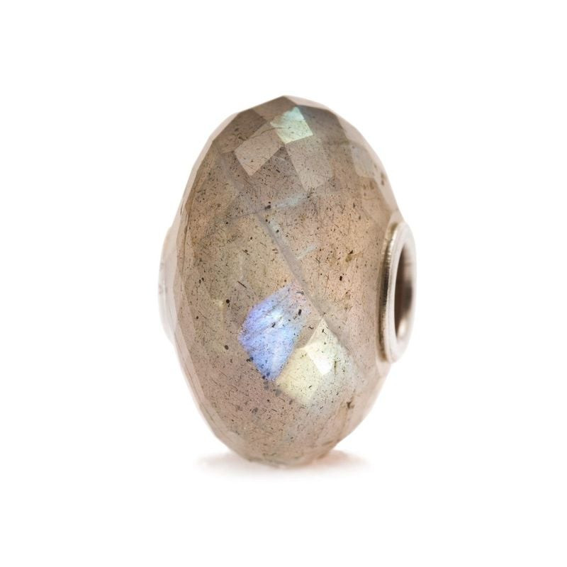 Perle Trollbeads Labradorite Irisée Bleu, packshot du charm en labradorite naturelle aux reflets ble