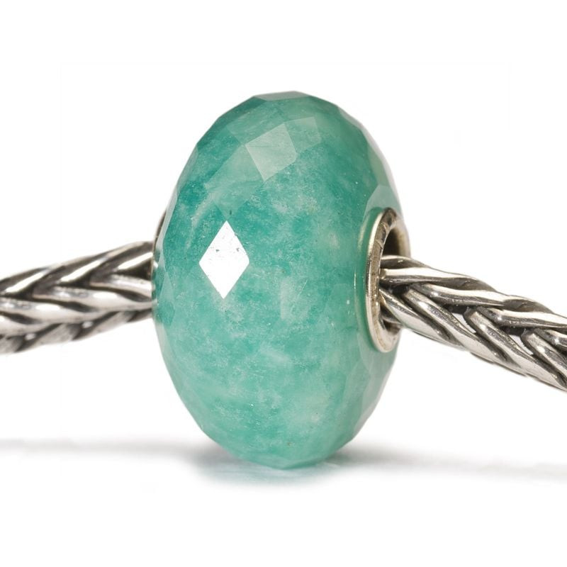 Perle De Charme Trollbeads Facettée Amazonite Verte, packshot sur fond blanc