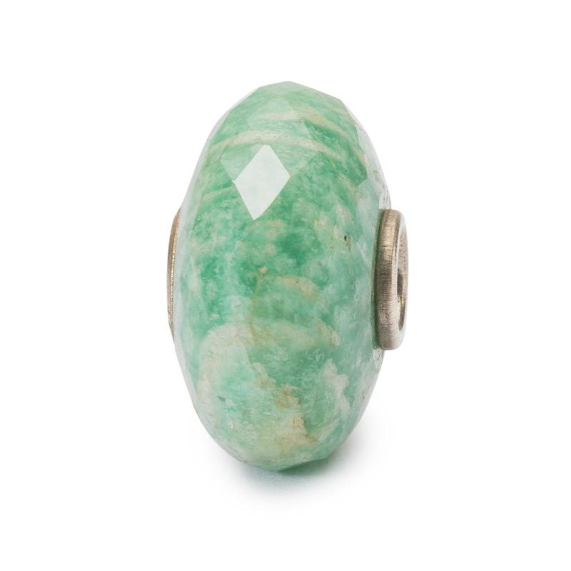 Perle De Charme Trollbeads Facettée Amazonite Verte, packshot sur fond clair
