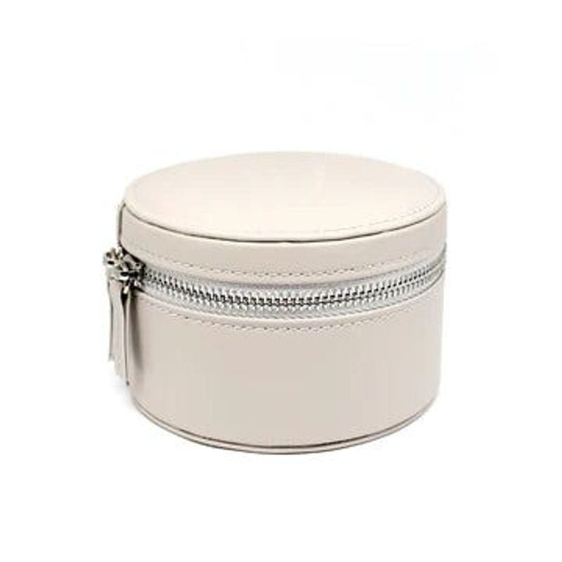 Boîte à bijoux Trollbeads crème fermée pour voyage, avec fermeture à glissière et logo embossé sur l