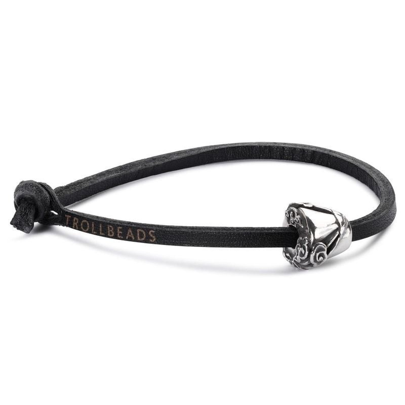 Bracelet Trollbeads en cuir noir avec une perle ornée en argent et le logo TROLLBEADS gravé sur le c
